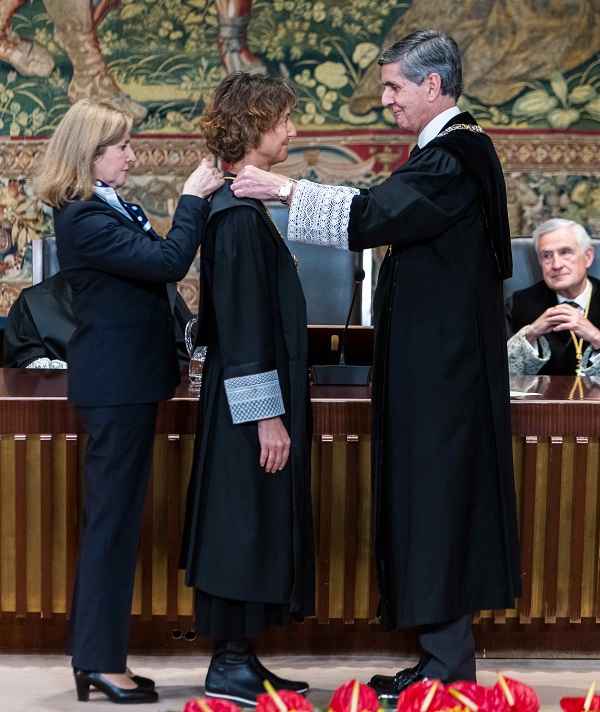Laura Díez Bueso en el moment de toma de posesión como magistrada del Tribunal Constitucional.